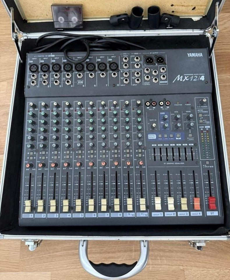 Yamaha MX12/4 Mixing Console