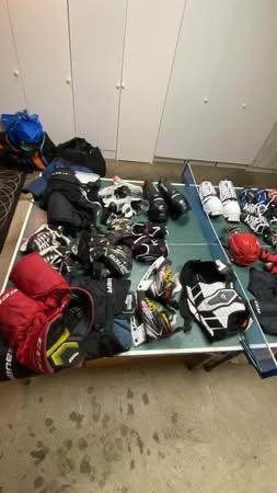 säljer hockey utrustning