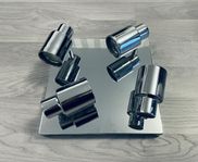 Stilren lampa i krom (LED)