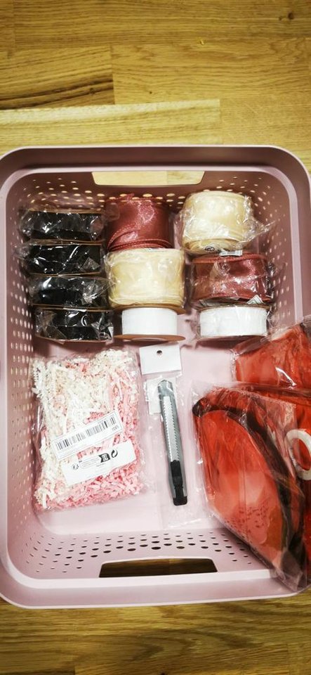 Spets och silke band på rulle...