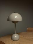 Verner Panton för &Tradition Flowerpot portable bordslampa