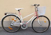 3 Växlad svensk cykel med hand o fotbroms + korg - 28 tum