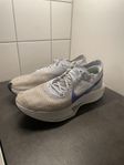 Nike ZoomX Vaporfly Next% 3 Storlek 45