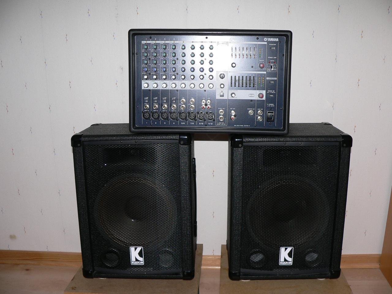 Yamaha EMX212S-12 kanal mixer...