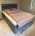 Nästan ny kontinentalsäng 160cm inklusive gavel