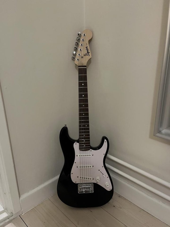 Nyskick Fender Squier Mini St...