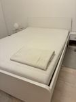 140x200 Säng med ribbotten, madrass och skydd