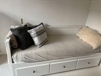 Hemnes dagbädd m 3 lådor/2 madrasser