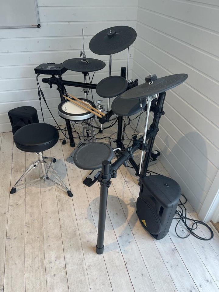 trumset med högtalare