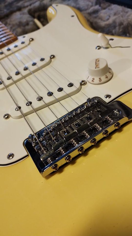 Fender Stratocaster, VOX AV15...