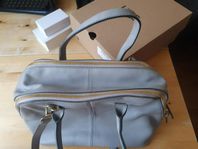 DKNY grå handväska