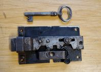 Fällbomslås med nyckel