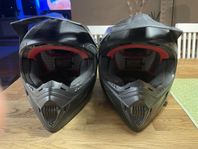 två mopedhjälmar