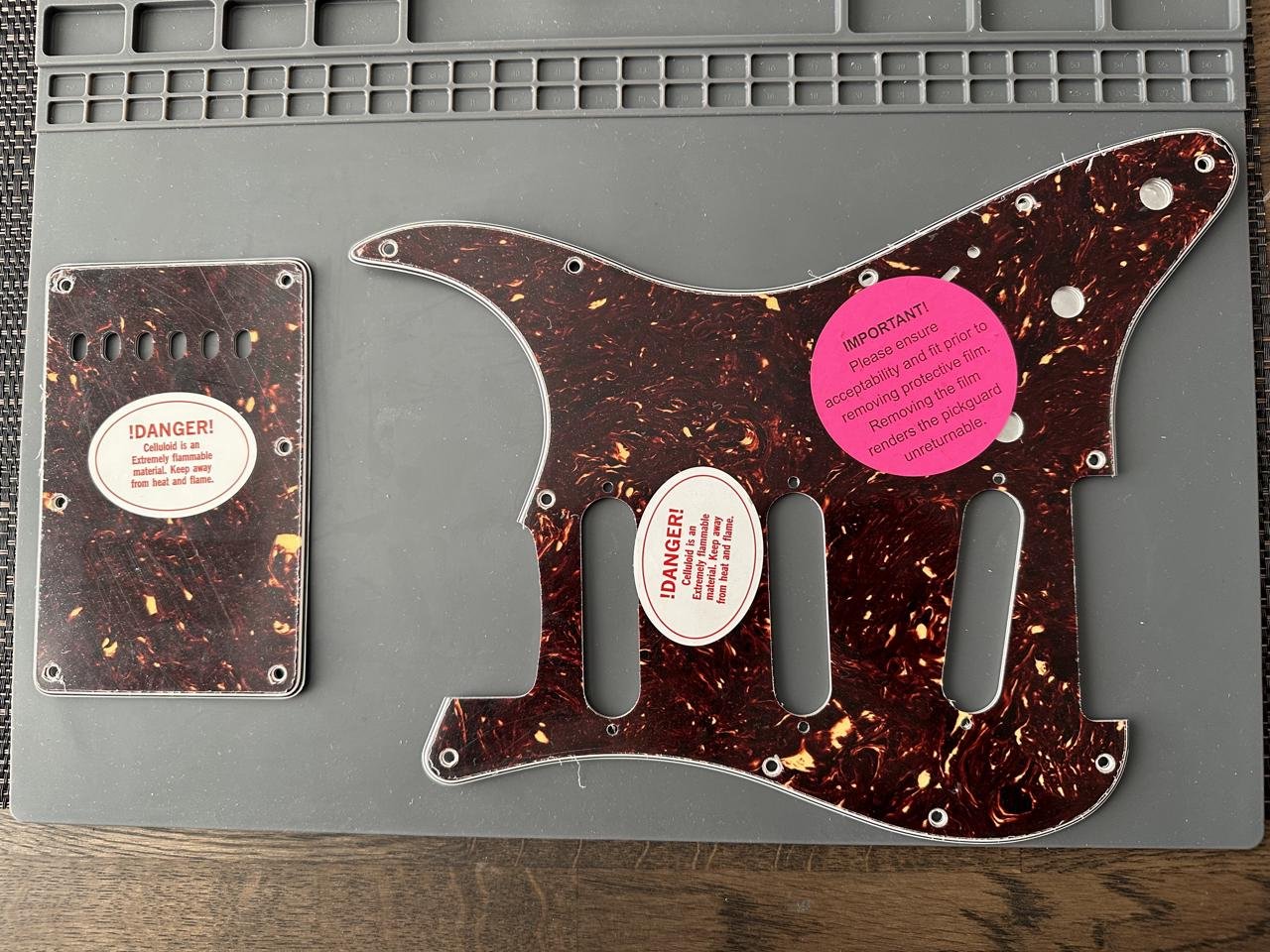 Fender Strat Pickguard + Trem...