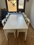 Vit köksbord med 6 stolar