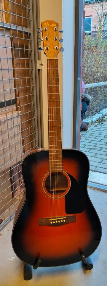 Fender akustisk gitarr