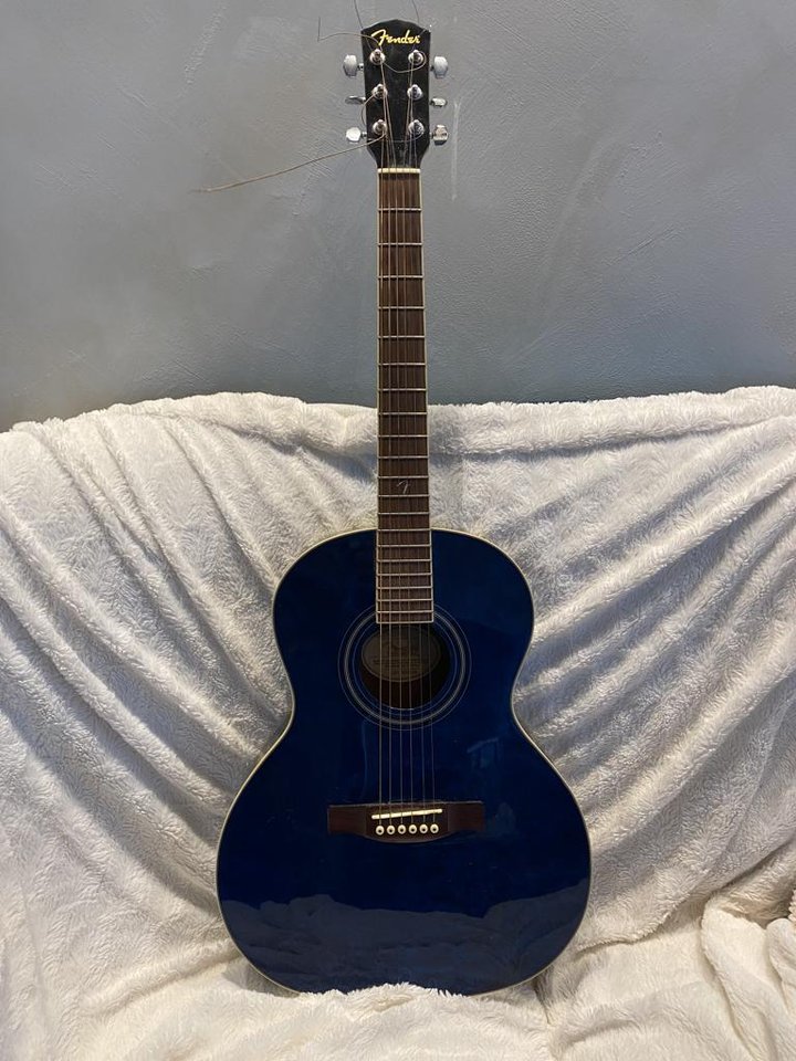 Fin blå stålsträngad Fender