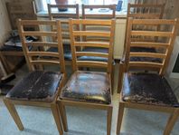 Mycket stabila stolar i ek. 