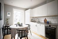 Vitt kök, fronter bänkskiva, vitvaror