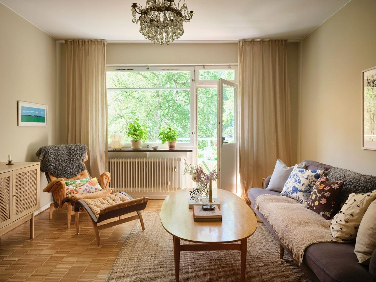 3 stycken fåtöljer och 1 soff...