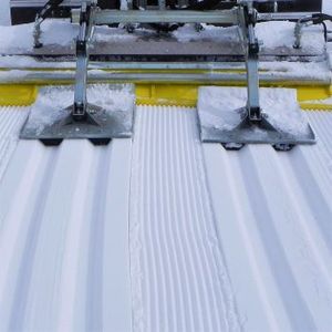 Omslagsbild för Snow First